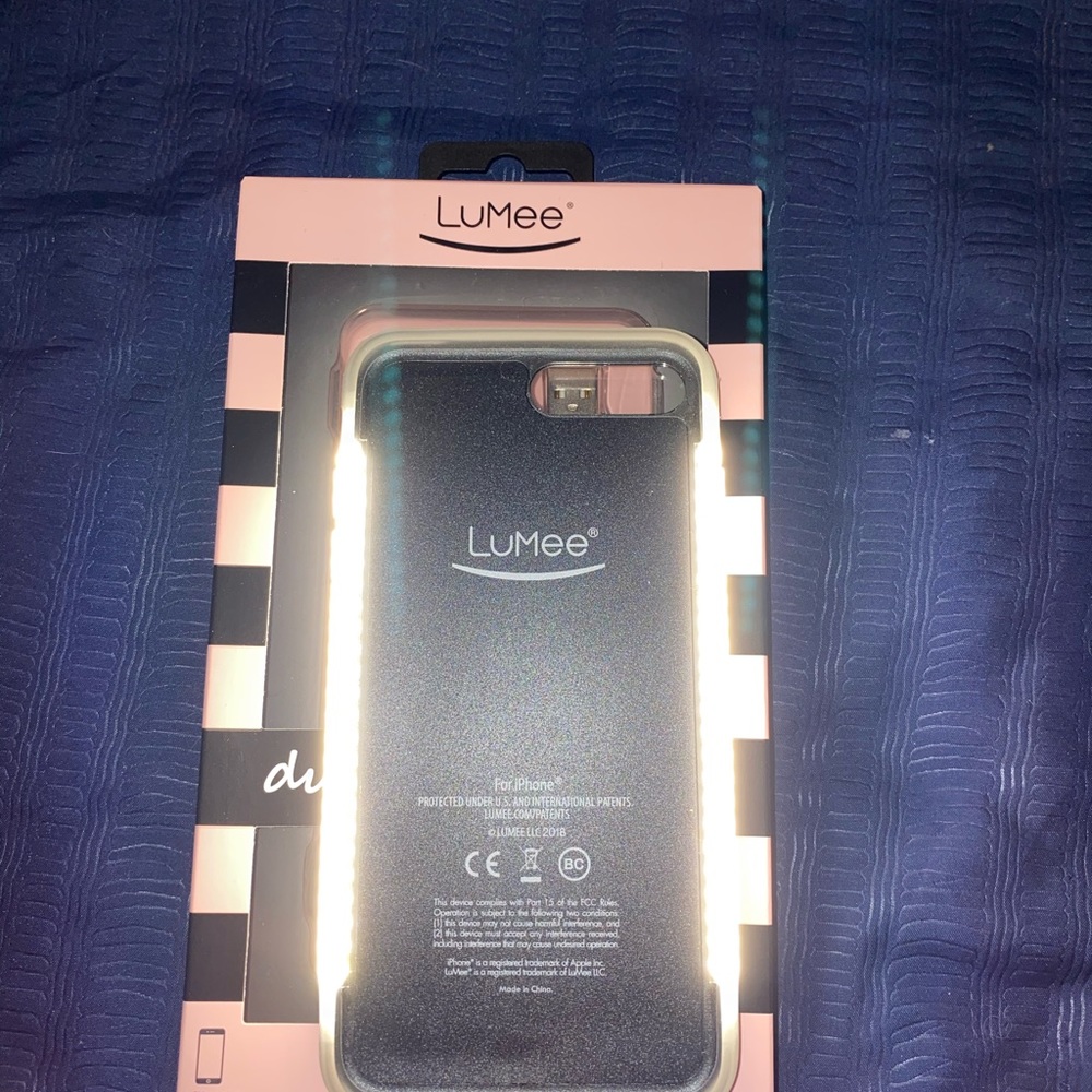 Lumee iPhone 8 Plus case with selfie lighting - Picture 3 of 4